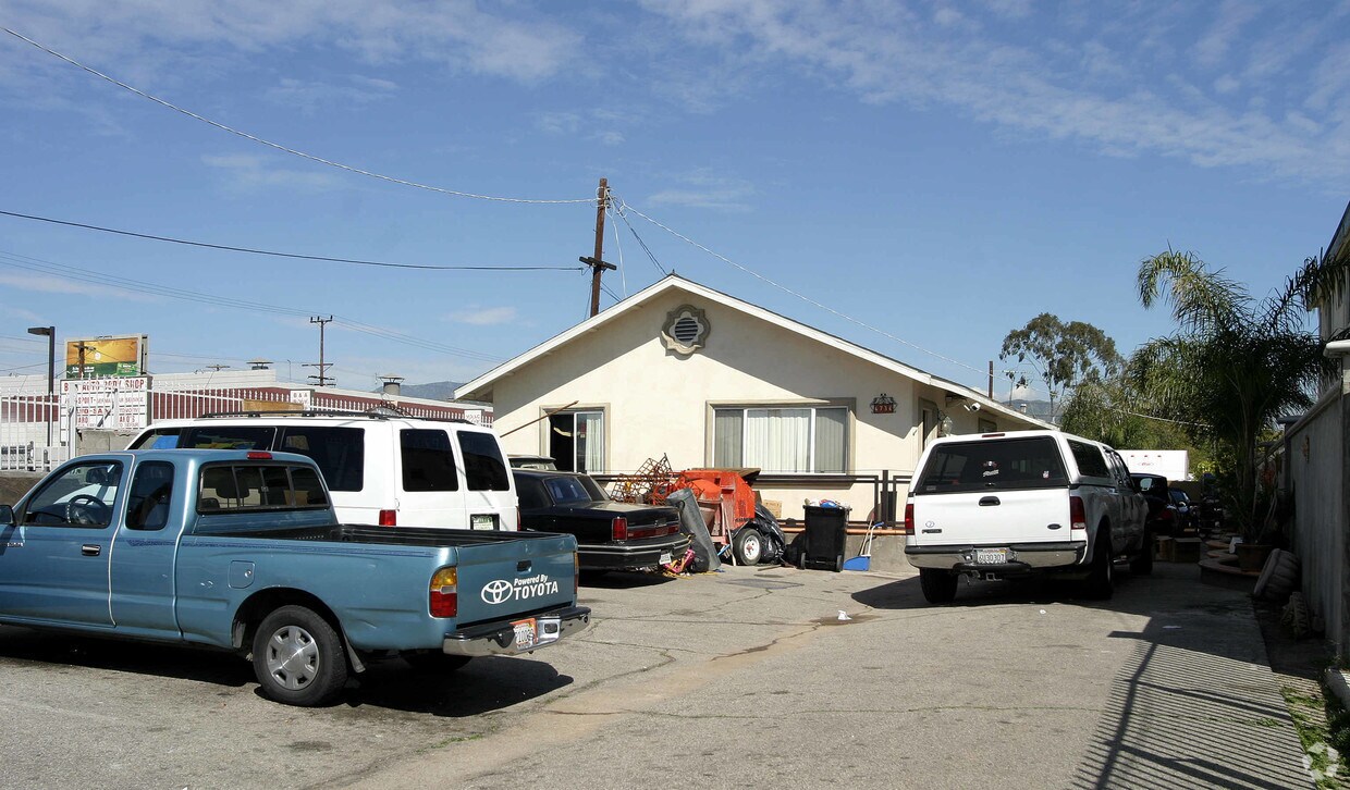 Building Photo - 6736 Vineland Ave