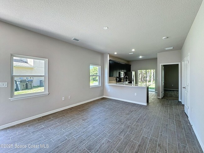 Foto del edificio - 512 L M Davey Ln