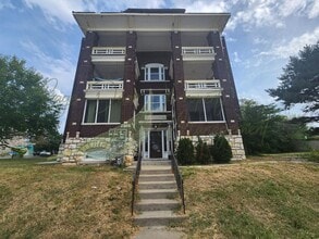 Building Photo - 2807 Gillham Rd