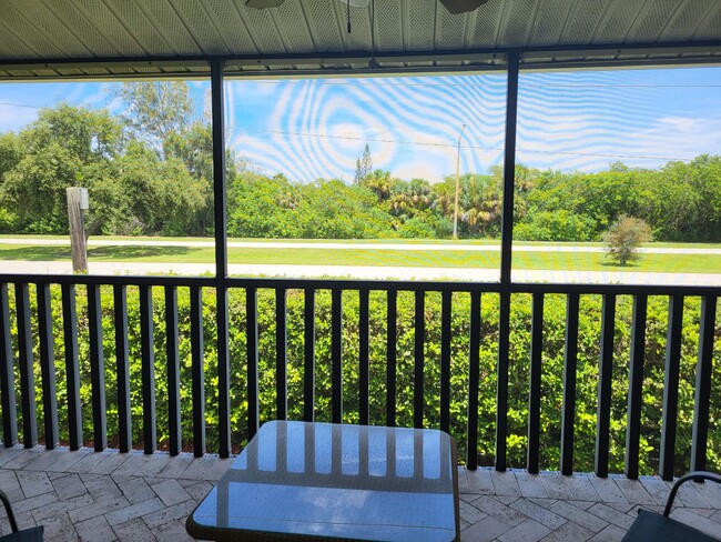 Building Photo - Updated Condo~2 Beds/2Baths~Screened in Ba...
