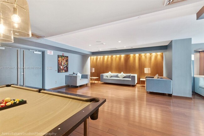 Foto del edificio - 325 S Biscayne Blvd