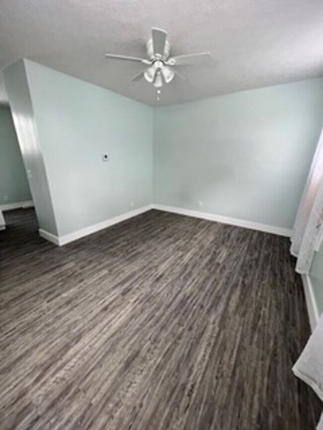 Foto del edificio - 3159-3161 Scranton Road