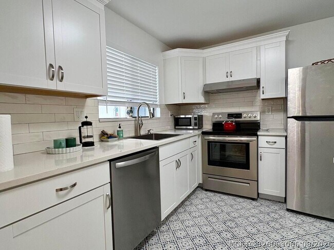 Foto del edificio - 15091 Ashland Cir