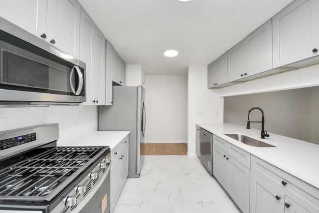 Building Photo - 17310 Pastoria Dr