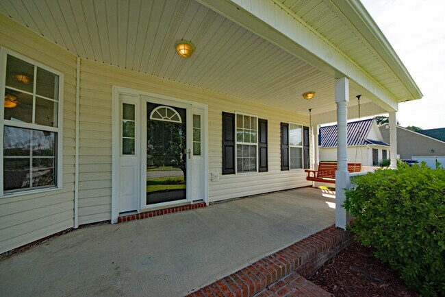 Building Photo - 1112 Huff Dr