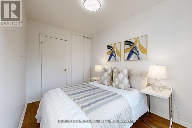 Photo du bâtiment - 26 L'Amoreaux Dr