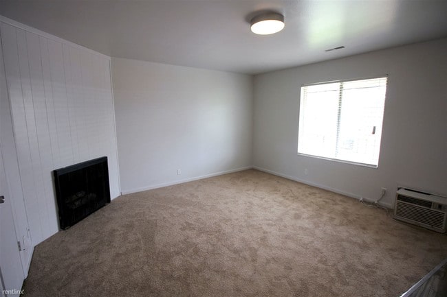Building Photo - 4371 S Fairbourne Ave