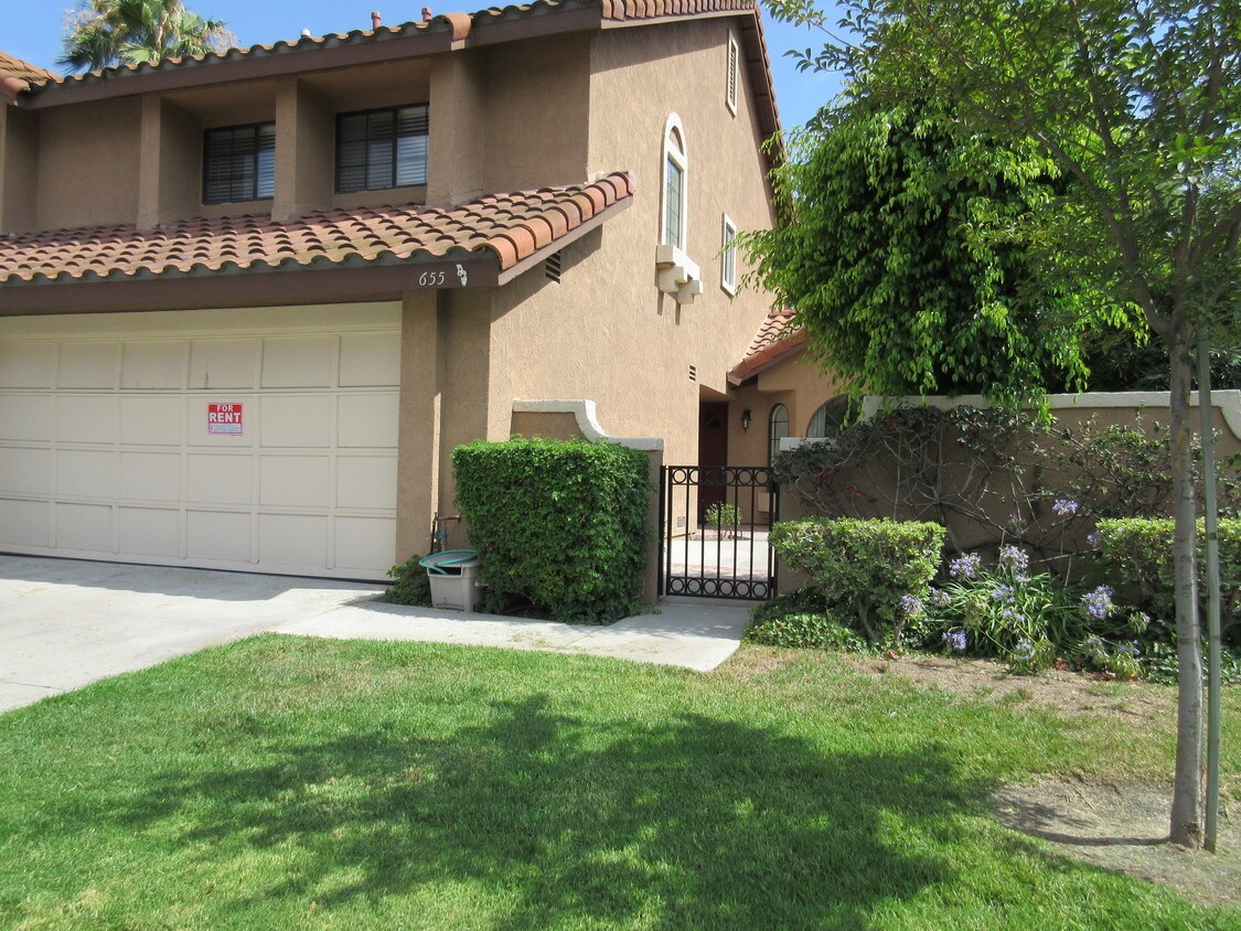 Building Photo - 655 S Iron Horse Ln