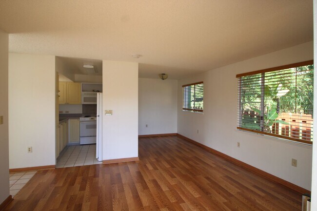Foto del edificio - Fantastic 2/2 with Fenced Yard