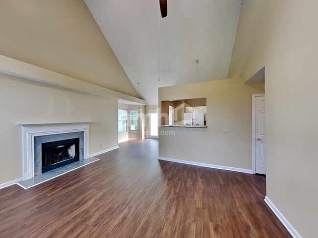Building Photo - 620 Creekfront Dr