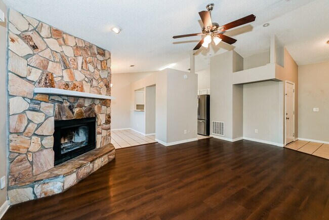 Foto del edificio - 7790 Collins Ridge Blvd