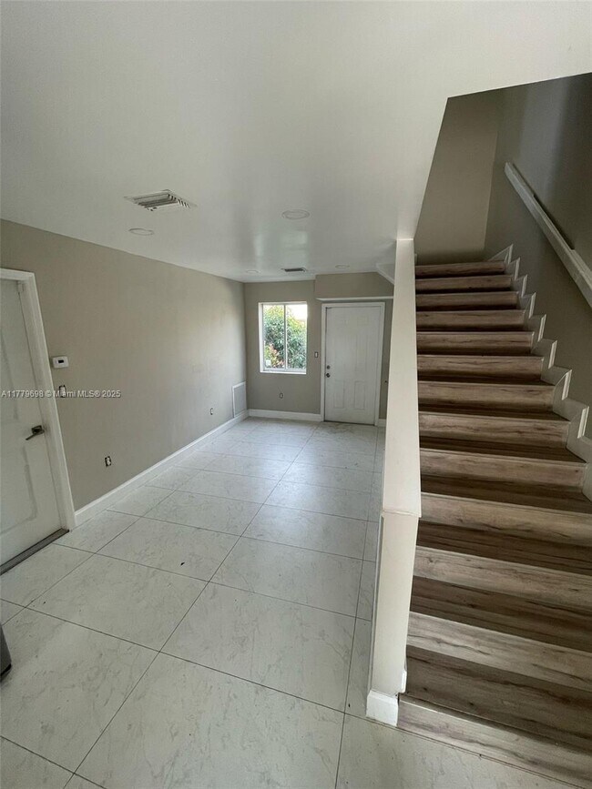 Foto del edificio - 815 NW 3rd Ave