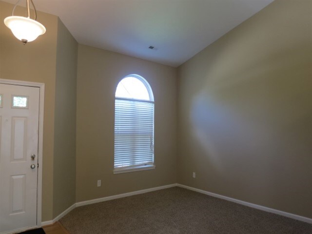 Building Photo - 3651 Catalpa Avenue