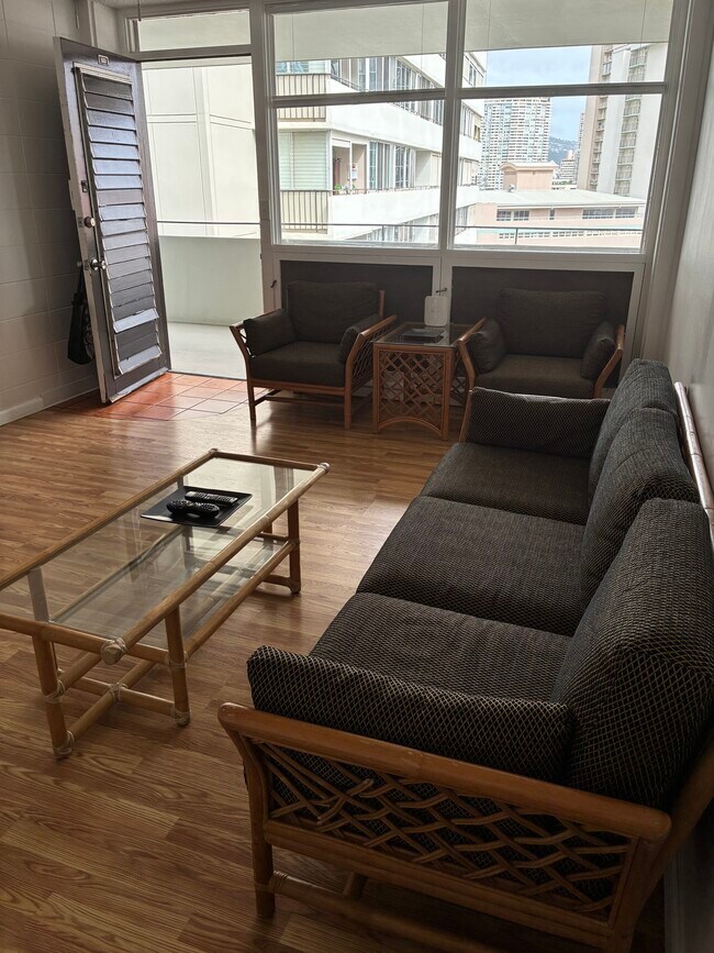 Foto del edificio - 425 Ena Rd