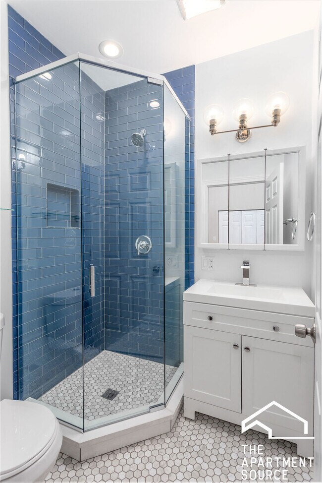 Foto del edificio - 2421 N Clybourn Ave