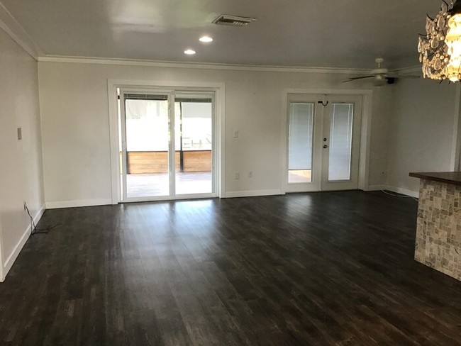 Building Photo - 1247 Sabal Gardens Dr