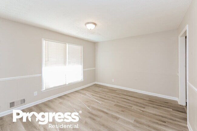 Foto del edificio - 1338 W Stoneybrook Dr