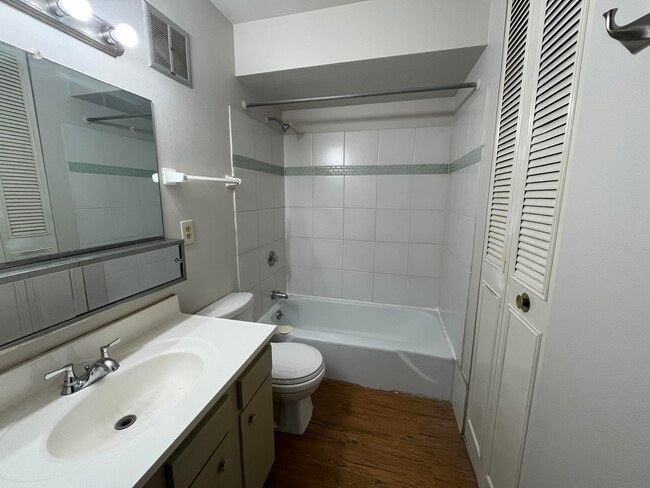 Foto del edificio - 4244 S 51st St