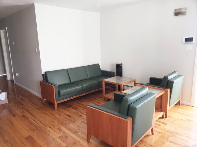 Foto del edificio - 67 Sutter Ave