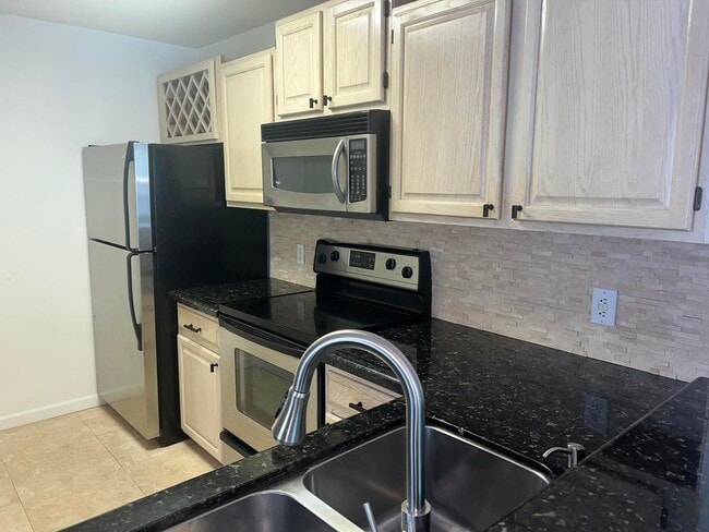 Building Photo - 1760 Palm Cove Blvd