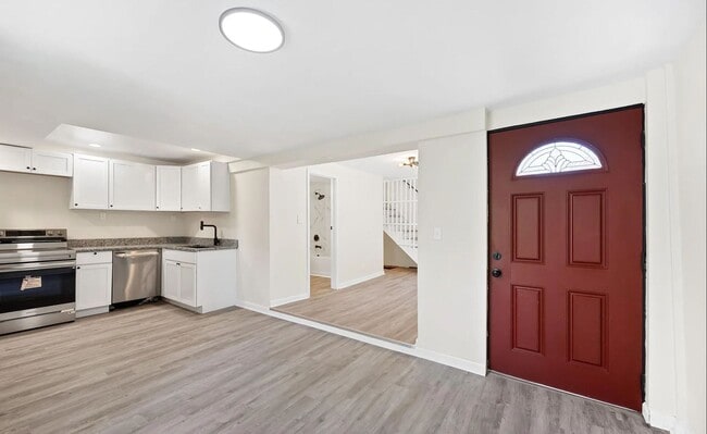 Building Photo - REMODELED Butchertown home for rent!