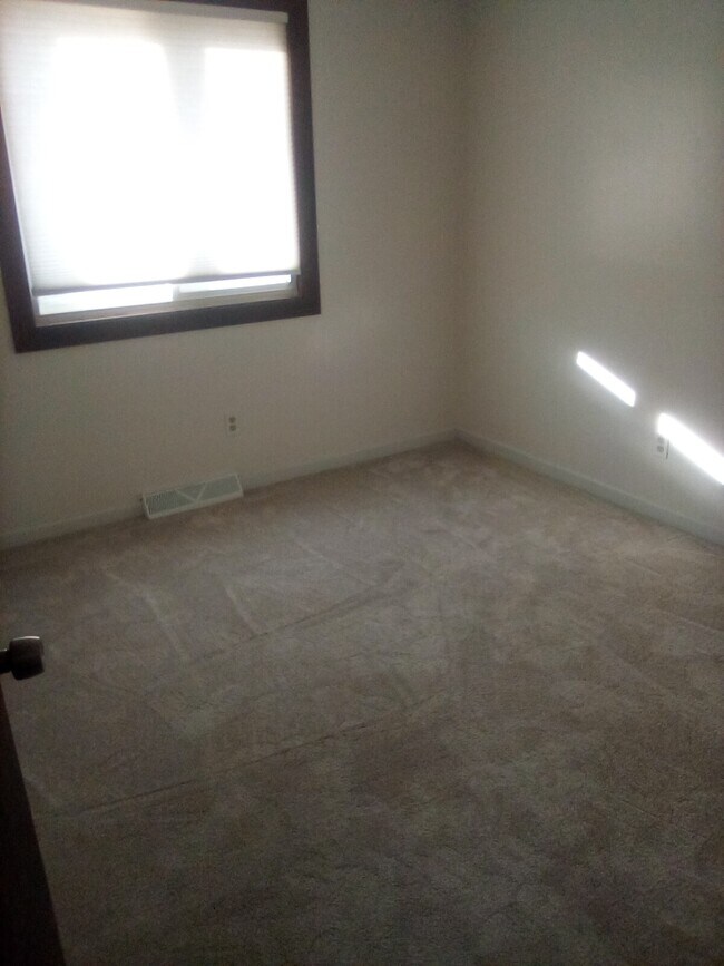 3rd bedroom - 161 Chapel Ave