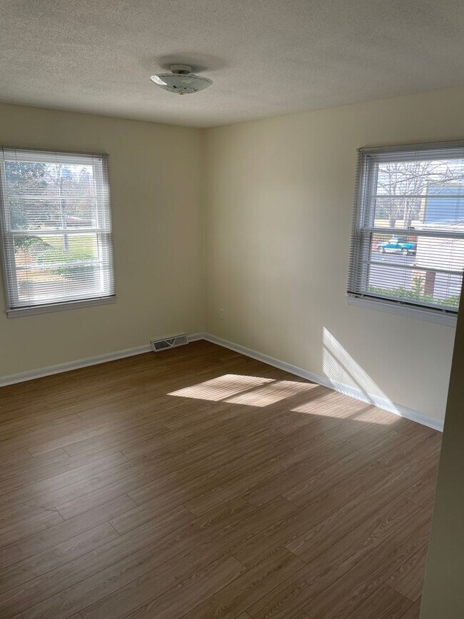 Foto del edificio - HUGE 1.57 acre lot! Great Waxhaw location!...