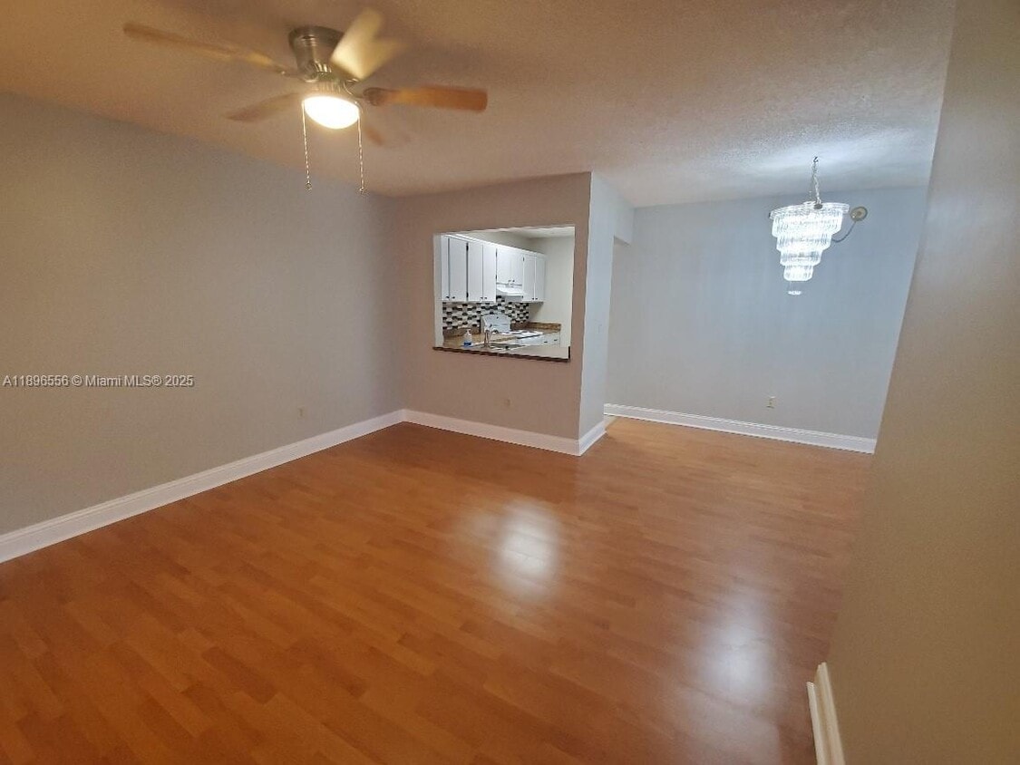 Primary Photo - 2570 W 67th Pl