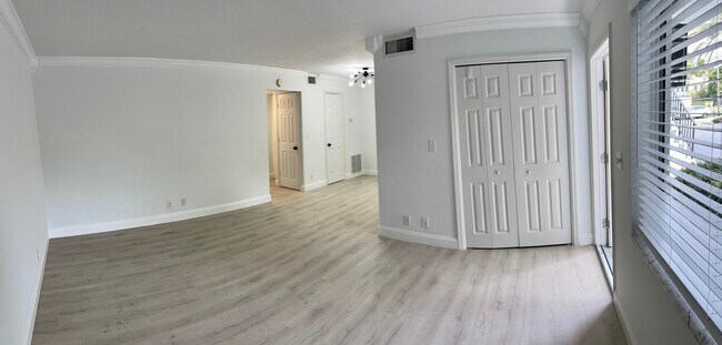 Foto del edificio - 639 NE 10th Ave