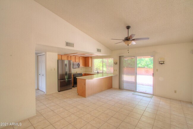 Foto del edificio - 6816 E Phelps Rd