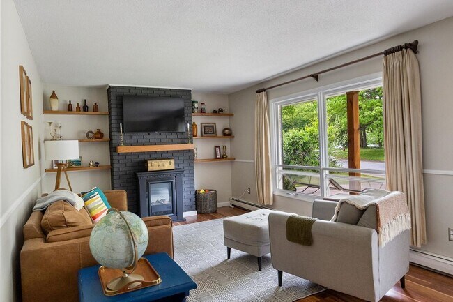 Foto del edificio - 51 Jason Dr