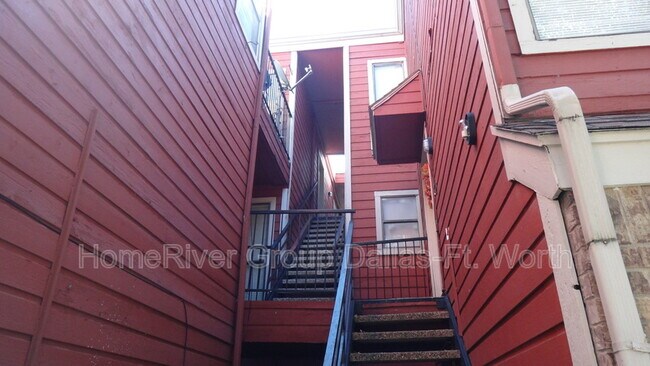 Foto del edificio - 9813 Walnut St