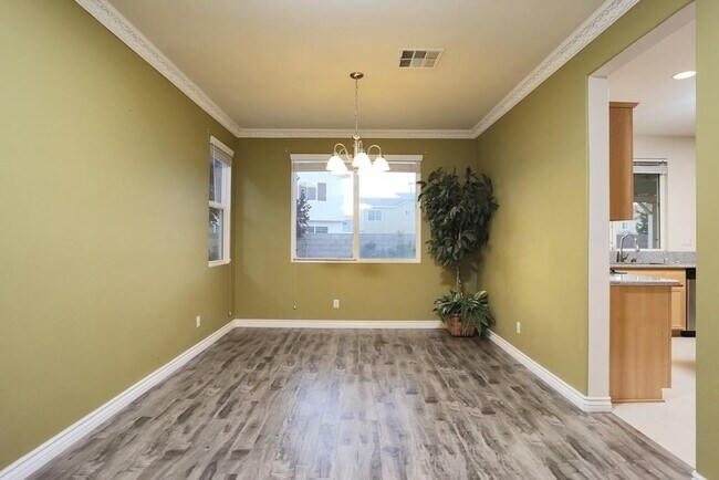 Building Photo - 1125 Cambridge Ct