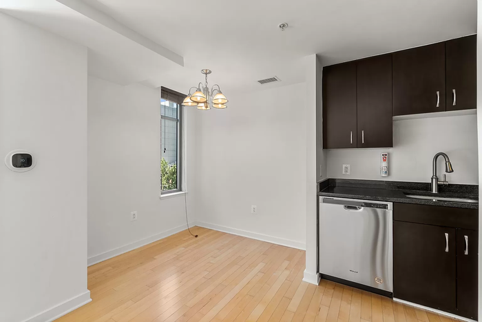 Foto principal - 475 K St NE