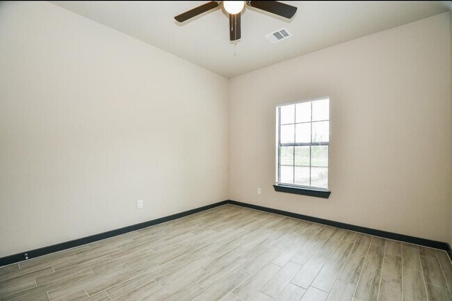 Foto del edificio - 7802 Dandy St