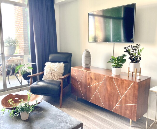 14 Lockwood Dr Unit 3B, Charleston, SC 29401 Condo for Rent in