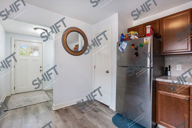 Foto del edificio - 118 Travis - renovated NE home