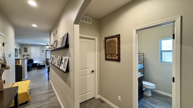 Building Photo - 2148 Honour Point Pl