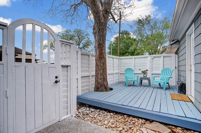 Foto del edificio - 2228 Addison Rd