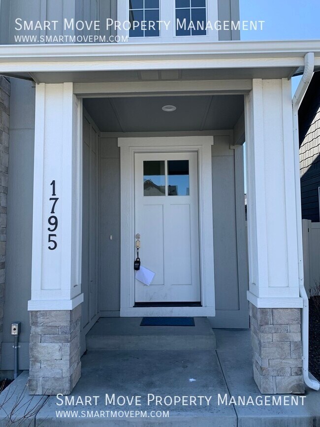 Building Photo - 3 bed home in The Grove at Pine 43