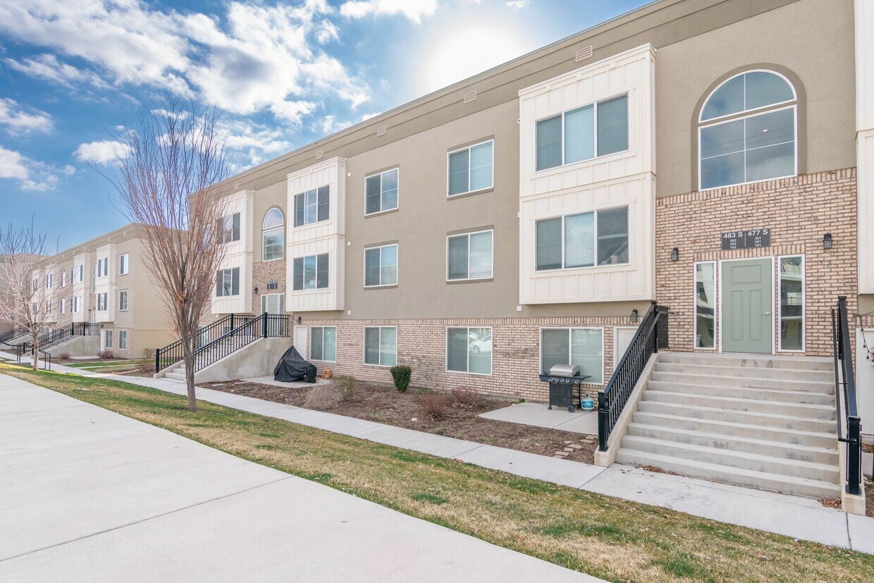 Foto principal - Gorgeous 3-Bed, 2-Bath Condos in Easton Pa...
