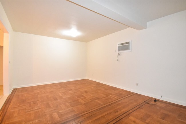 Building Photo - 603 79th St