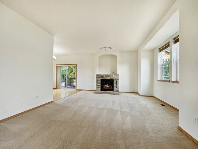Foto del edificio - 2-Story home available in Kennydale.