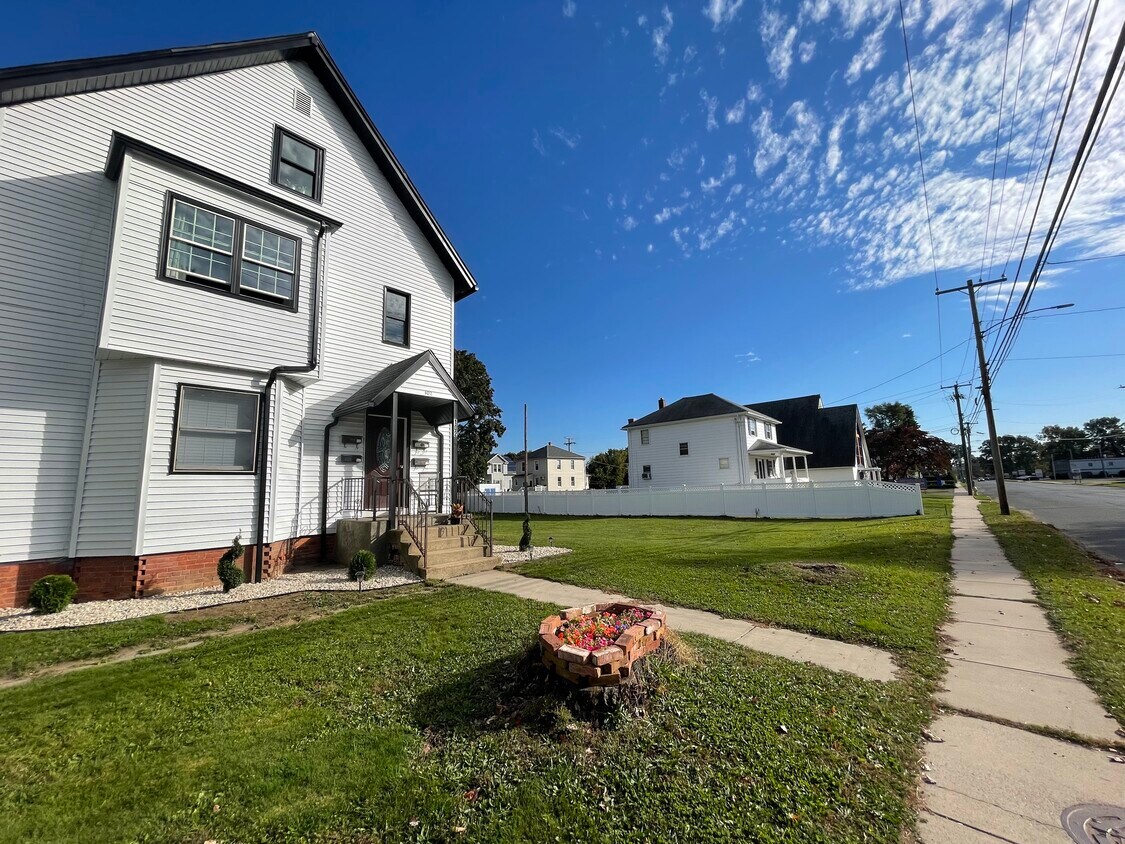 102 Whiting St Unit 3, Plainville, CT 06062 Apartments in Plainville