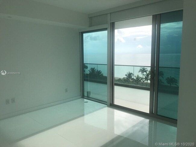 Foto del edificio - 10201 Collins Ave