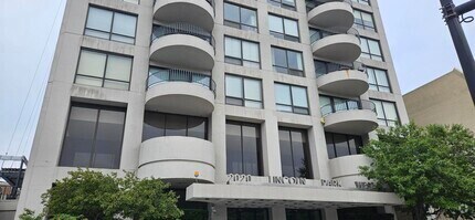 Building Photo - 2020 N Lincoln Park W