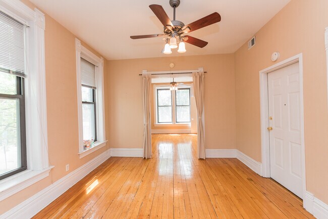 Building Photo - 1101 N Marshfield Ave