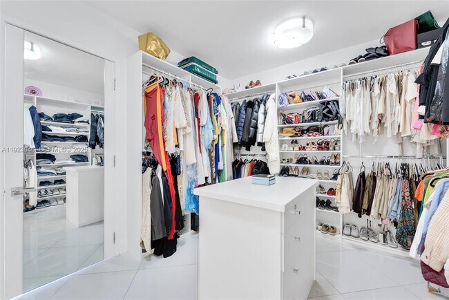 Foto del edificio - 19500 Turnberry Way