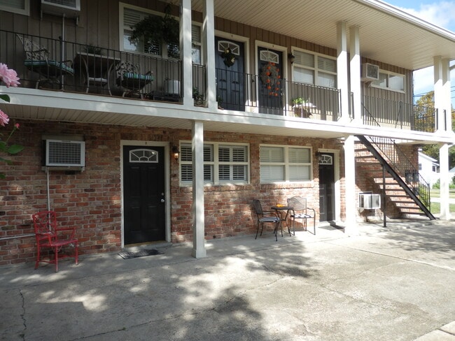 Building Photo - 136 Labarre Dr