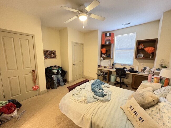 Foto del edificio - Crawford Falls #734